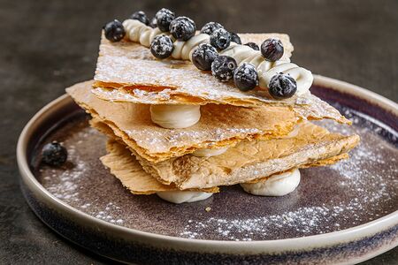 Мильфей с ягодами