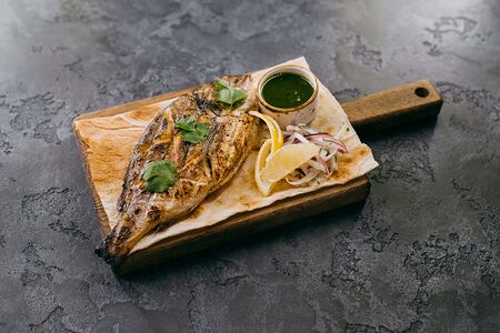 Дорадо на мангале