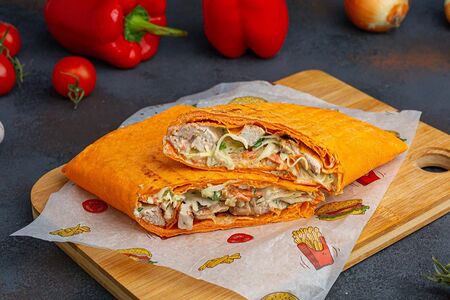 Шаурма со свининой в сырном лаваше