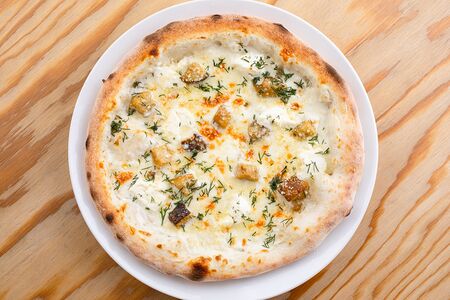 Пицца с белыми грибами