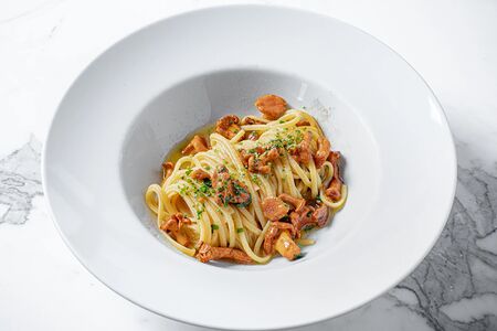 Лингвини с лисичками и трюфелем