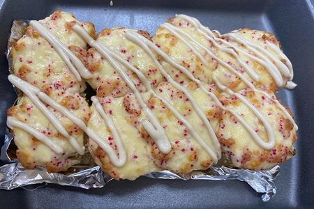 Запеченный бекон с айсбергом и пармезаном