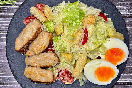 Салат Цезарь с цыпленком