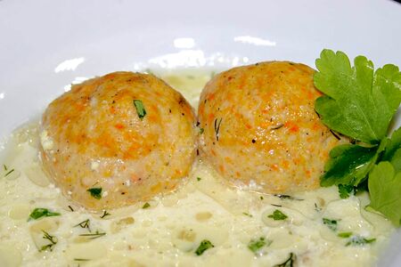 Куриные фрикадельки в сливочном соусе