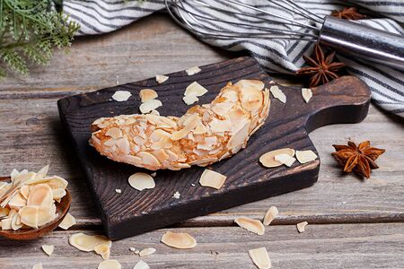 Марципановый рогалик