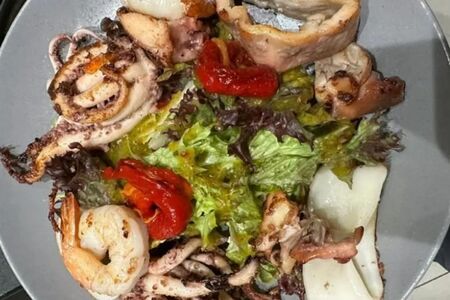 Салат с морепродуктами