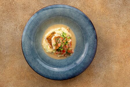 Филе судака на подушке из картофельного пюре