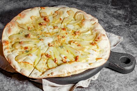 Груша и горгонзола