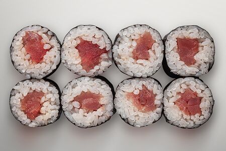 Маки с тунцом