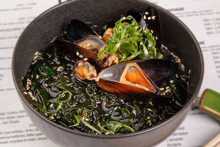 Суп мисо с мидиями