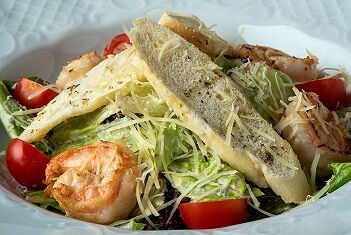 Салат Цезарь с креветками доставка