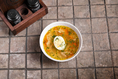 Куриный бульон с домашней лапшой