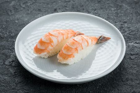 Суши с тигровой креветкой