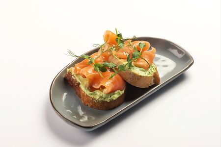 Брускетта с лососем