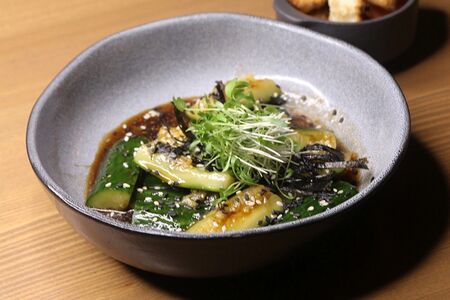 Битые огурцы с кинзой