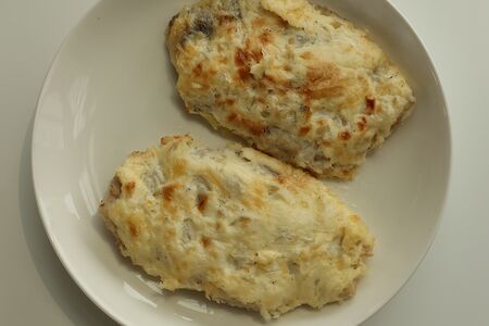 Отбивная из куриной грудки с ананасом