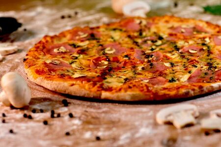 Пицца Ветчина с грибами