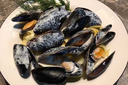 Паста с голубыми мидиями и пармезаном