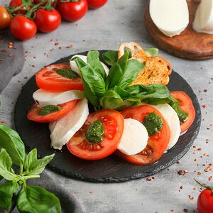 Պեստո սոուսով Կապրեզե