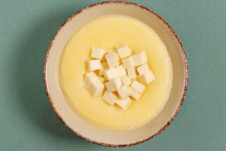 Каша кукурузная с сыром сулугуни