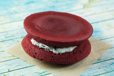 Пирожное Вупи-пай красный бархат