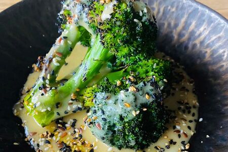 Брокколи с медовым мисо