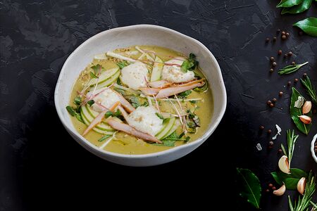 Индейка холодного копчения с кремом из зелени, овощей и муссом блю чиз