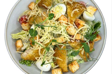 Салат Цезарь с хрустящей курицей