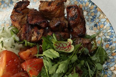 Маринованная жареная свинина на шпажке