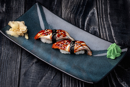 Суши нигири с угрем