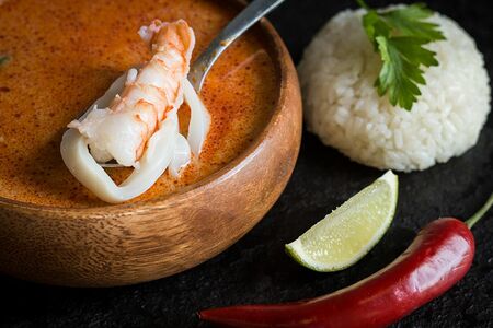 Том ям с креветкой