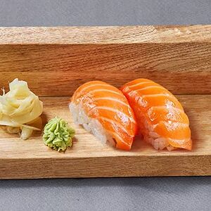 Суши с лососем