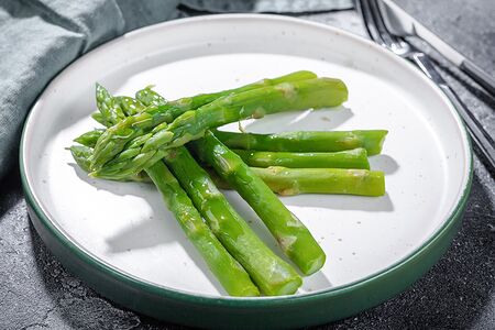 Спаржа на пару