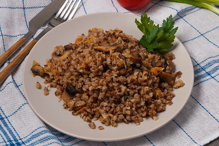 Греча с грибами и овощами
