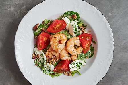 Салат с креветками и рикоттой