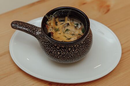 Телячий язык, запеченный в сметане с грецким орехом