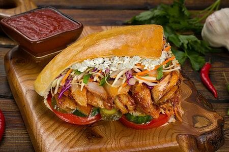 Берлин-кебаб из курицы с сыром фета