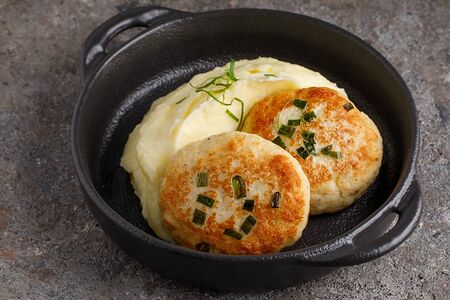 Рыбные котлеты с пюре