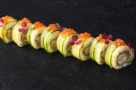 Ролл Фумарола с красной икрой