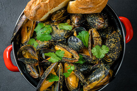 Мидии Том ям