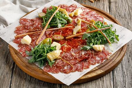 Ассорти итальянских деликатесов