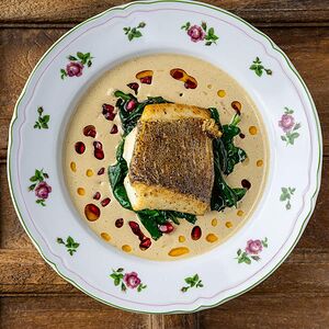 Палтус со шпинатом и соусом баже