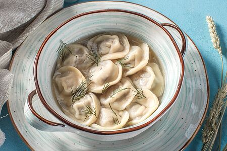 Пельмени сибирские с бульоном