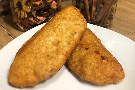 Пирожок жареный с капустой