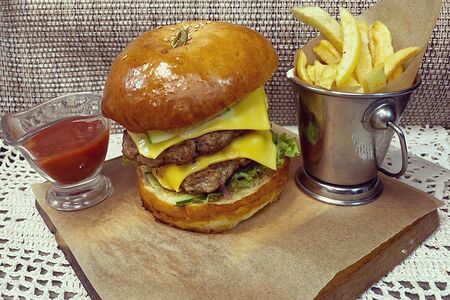 Домашний двойной Мегабургер