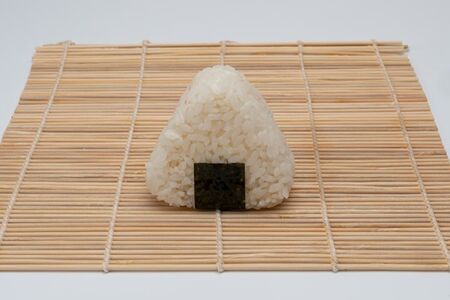 Онигири с угрём