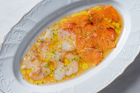 Карпаччо из лосося и дорадо