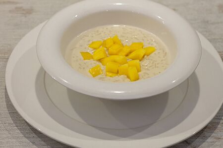 Рисовая каша на кокосовом молоке с манго