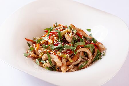 Домашняя лапша с курицей под соусом терияки