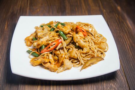 Лапша Удон с курицей и овощами